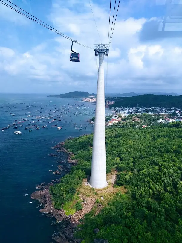 Imagen 1 de Phu Quoc South Island Private Sightseeing Tour with Sao Beach and Ho Quoc Pagoda