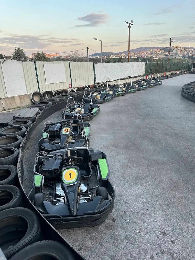 Istanbul Maltepe Go-Kart Driving Experience at Istanbul Karting Park image 2