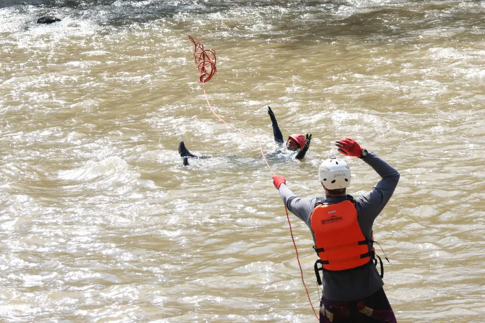 8 Adventures Chiang Mai 8 km Family Whitewater Rafting görseli 3