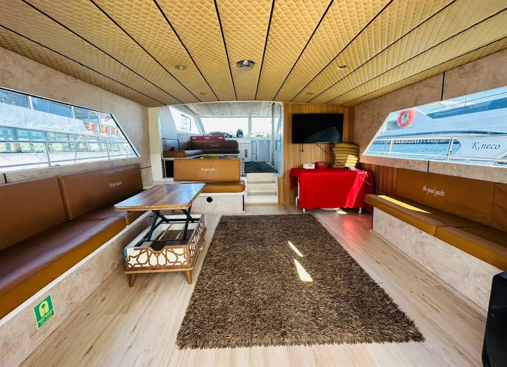 Private Luxury 24m Yacht Tour from the Golden Horn on the Istanbul Bosphorus image 2