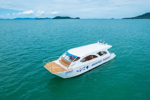 Phi Phi & Bamboo island tour with speed catamaran