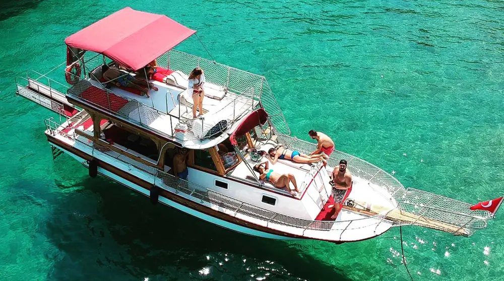 Foça Boat Tour with Deniz Yıldızı Swimming, Islands & Private Cruises image 1