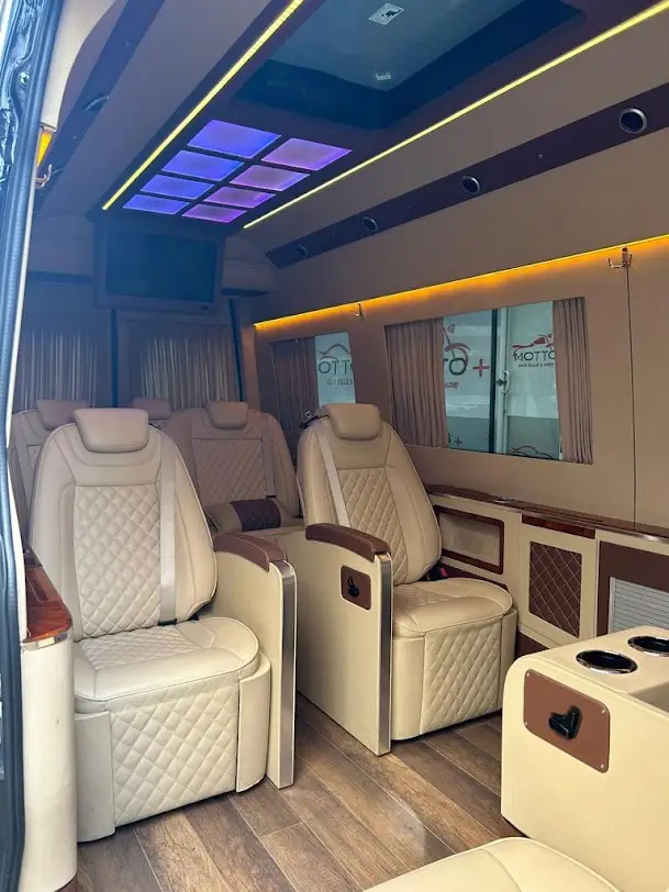 Privater VIP-Flughafentransfer in Izmir mit ARIN TUR Bild 1