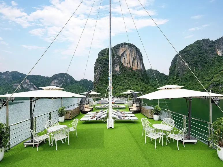Hanoi to Halong Bay Deluxe Day Tour with Sung Sot Cave, Kayaking and Titop Island รูปที่ 2