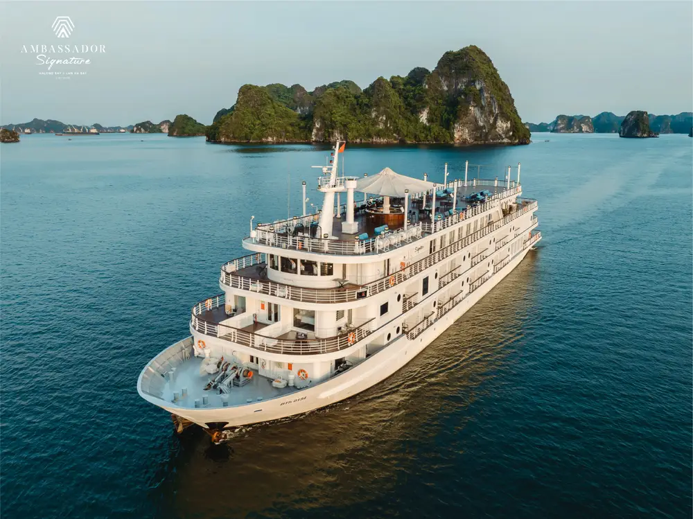 Ha Long Bay 6-Hour Cruise Tour with Sung Sot Cave, Titop Island and Kayaking image 1