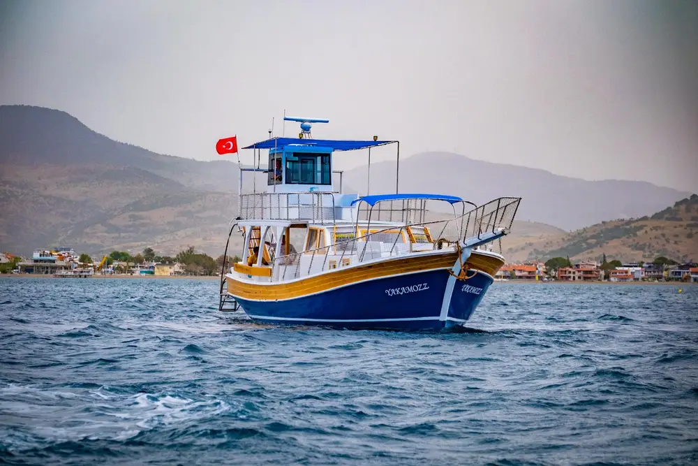 Yakamozz Tur Dikili Boat Trip: Four Bays, Swimming and Lunch image 1
