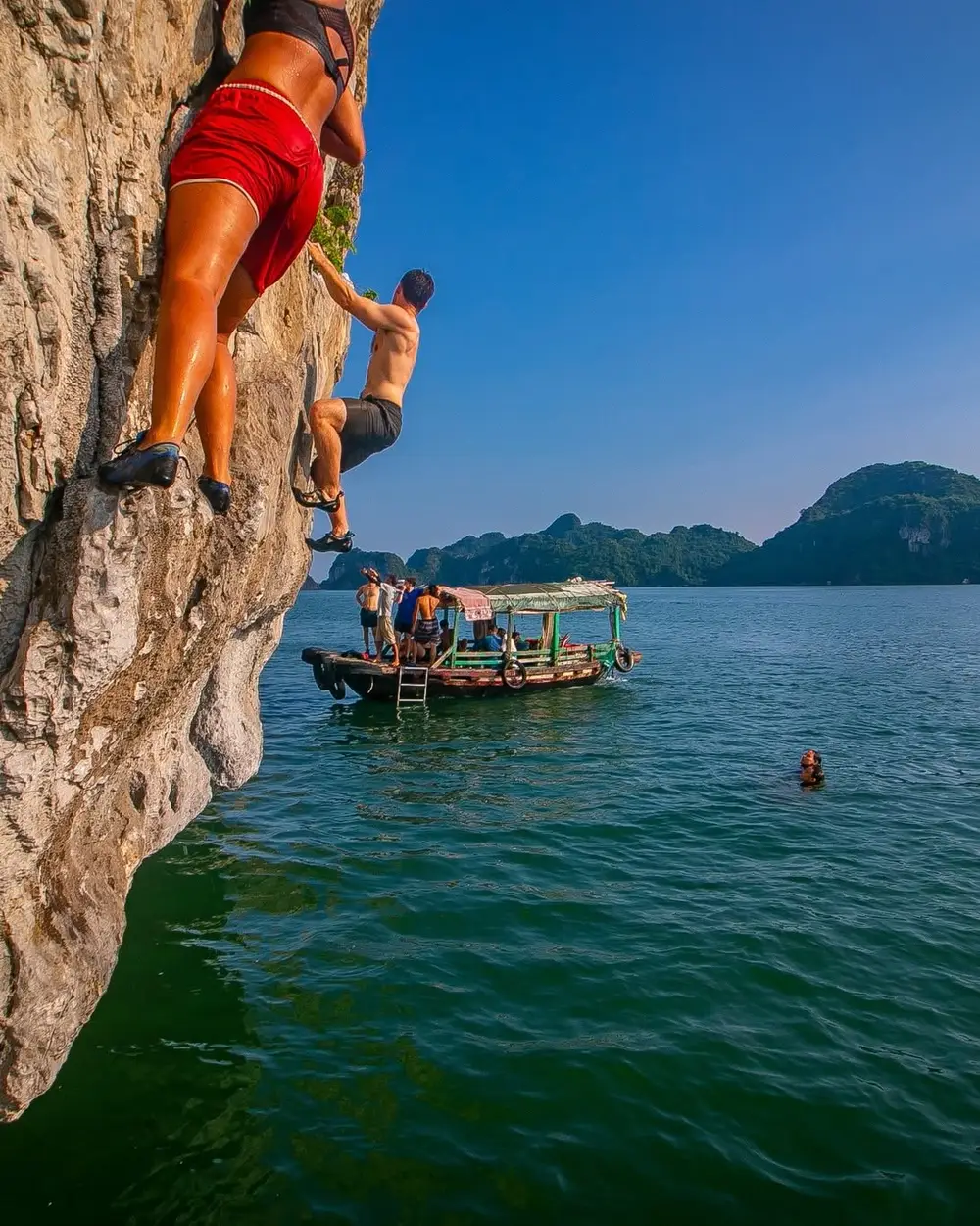 Cat Ba Lan Ha Bay Rock Climbing and Kayaking Experience with Boat Cruise รูปที่ 3