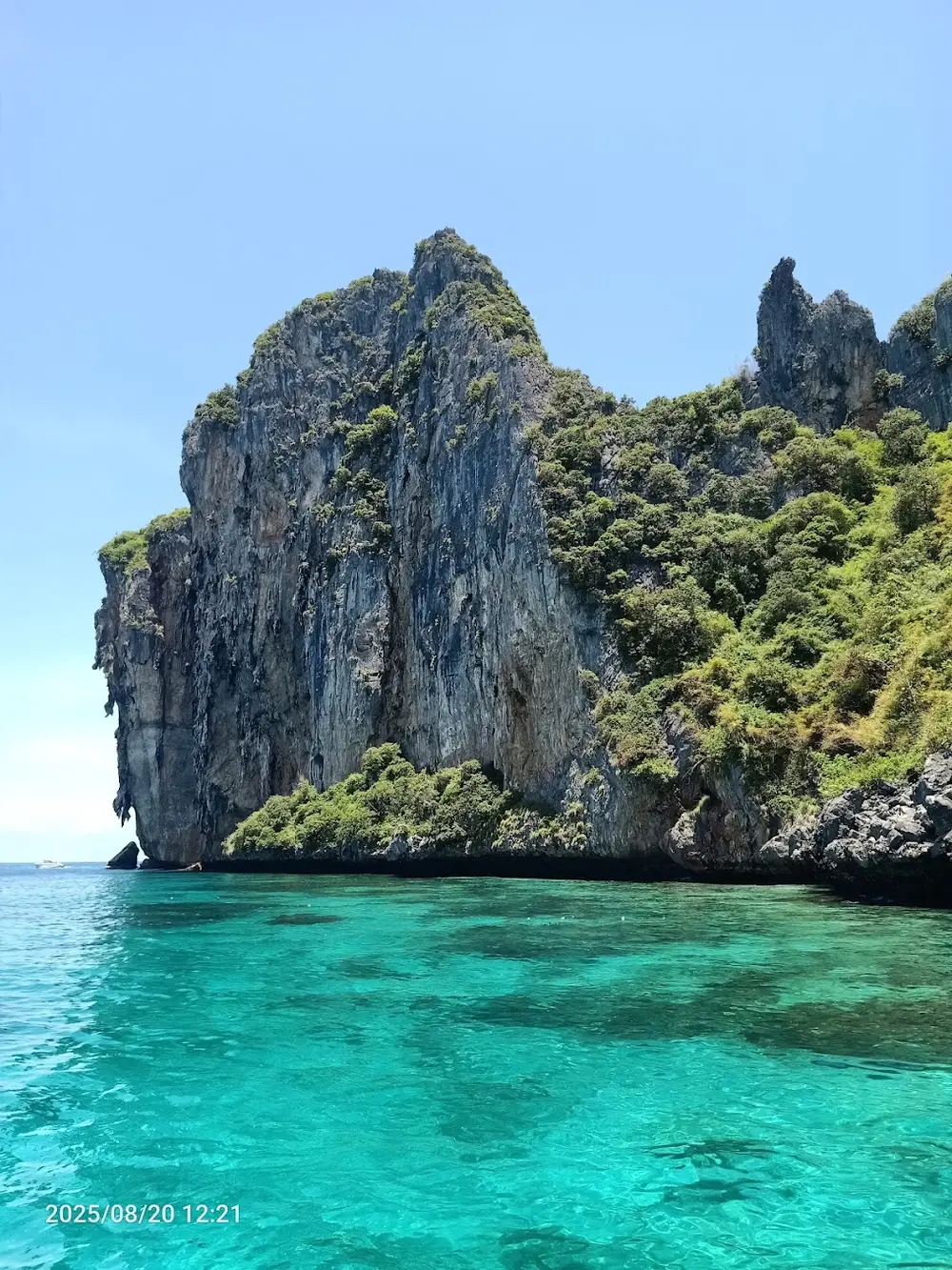 Phi Phi Private Longtail Boat Tour with Maya Bay and Snorkeling image 2