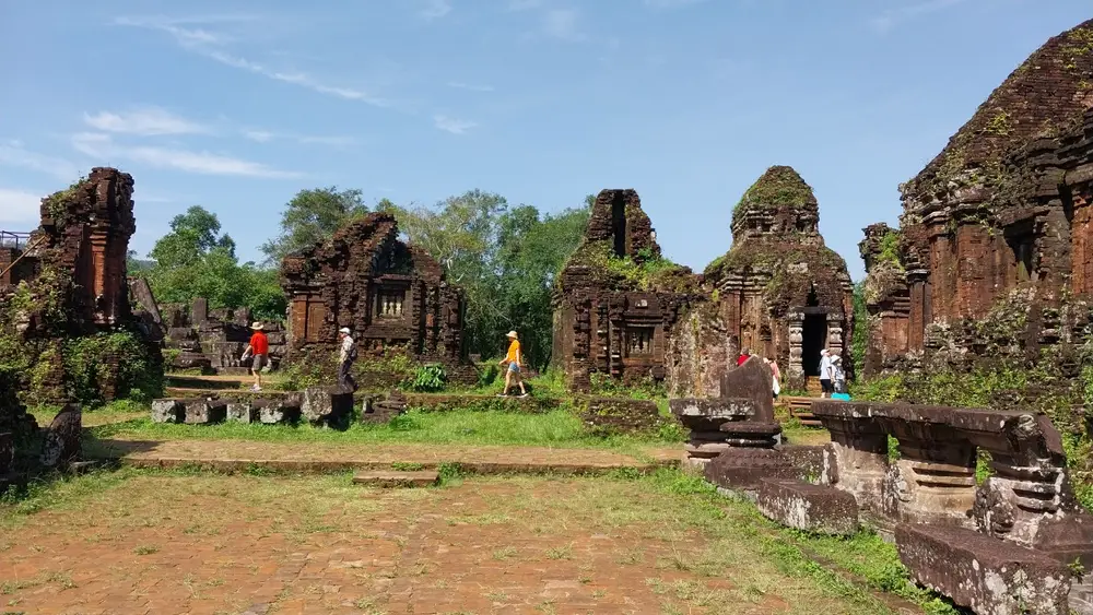 Hoi An My Son Sanctuary Tour with Basket Boat, Rice Paper Making and Lunch Bild 2