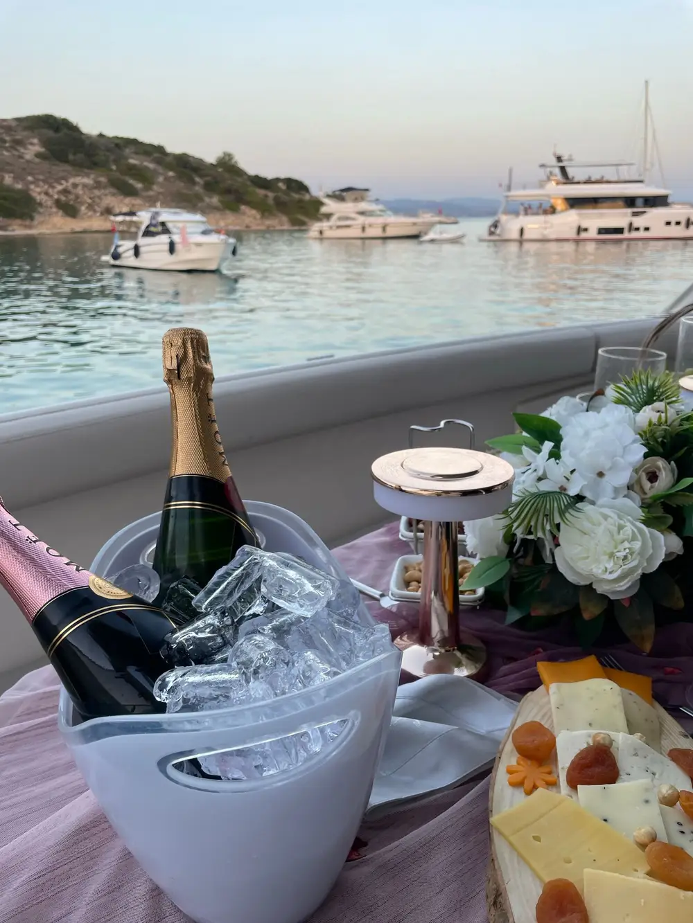 Private Yacht Charter in Çeşme | Hacettepe, Aya Yorgi & Aquarium Bay image 3