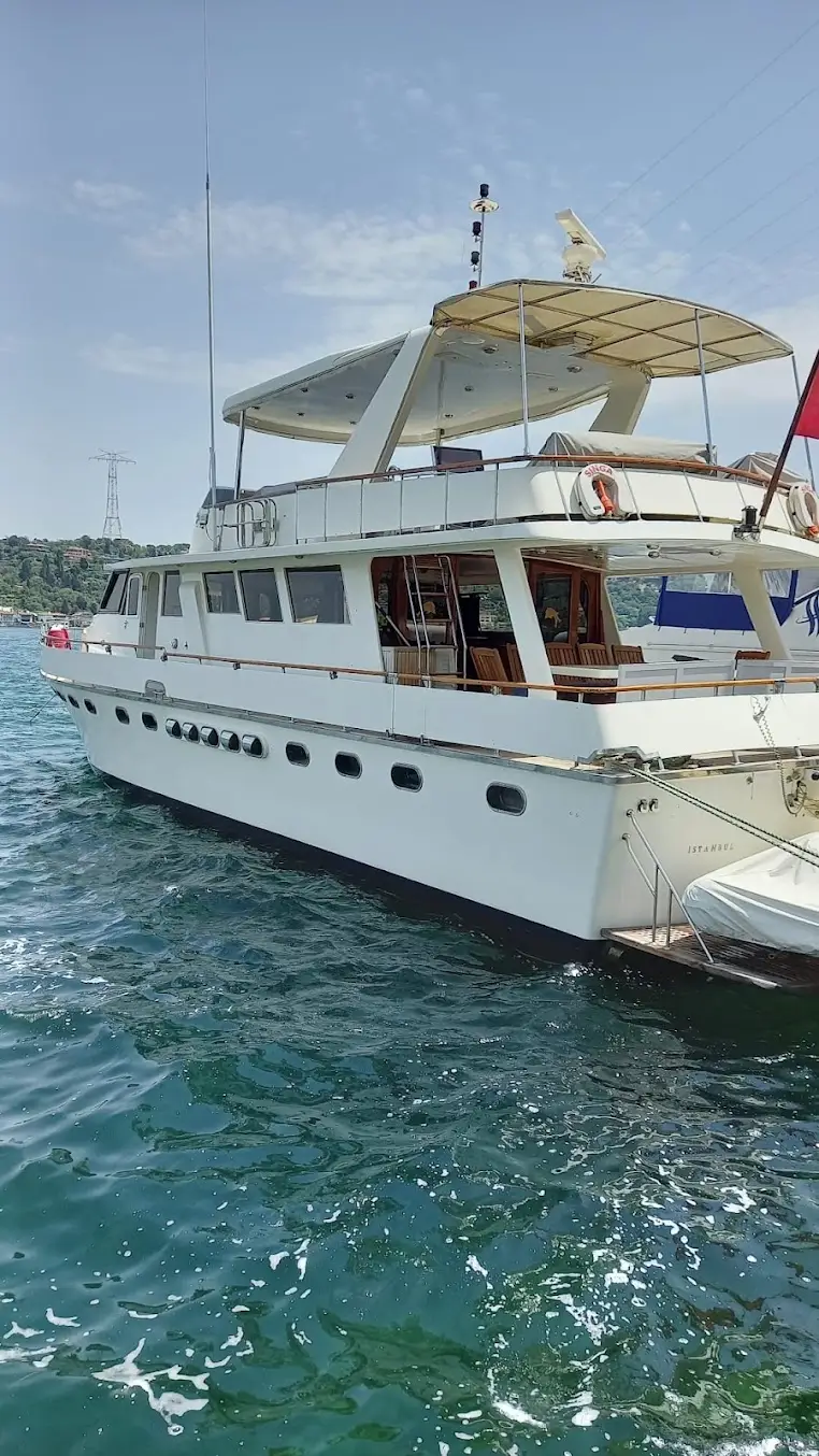 Private Istanbul Bosphorus Yacht Tour from Karaköy | Constantine Yachts Bild 2