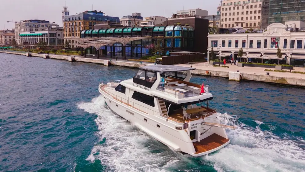 Private Istanbul Bosphorus Yacht Tour from Karaköy | Constantine Yachts Bild 1