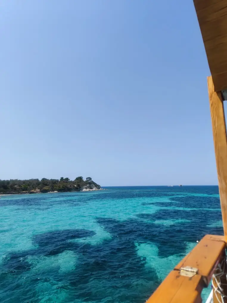 Rasmus Dikili Boat Tour: Four Bays, Lunch, Swimming and Island Views image 2
