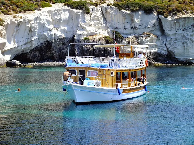 Foça Boat Tour with Merhaba Foça Islands, Bays, Swimming & Lunch image 1