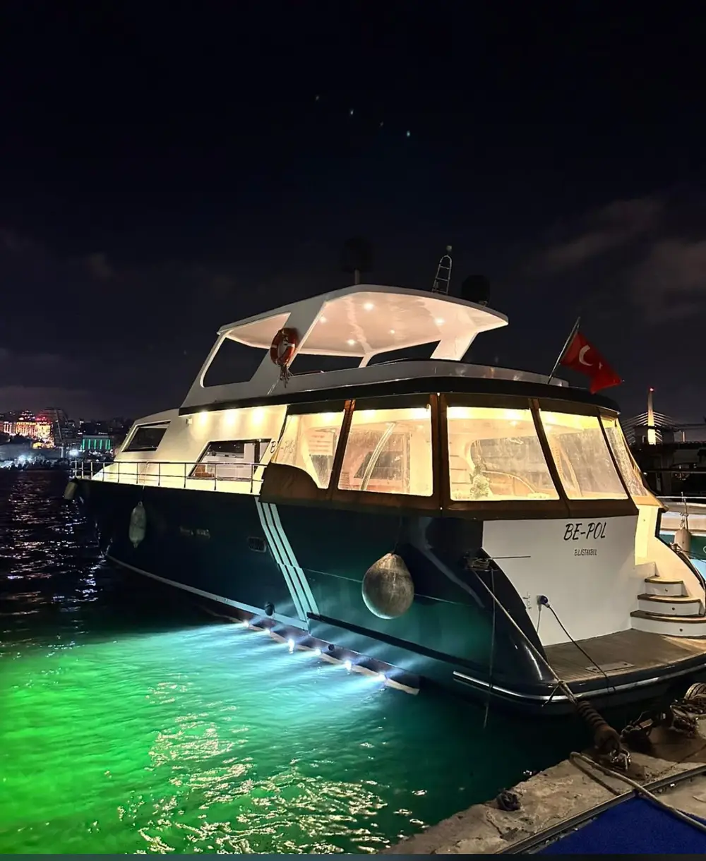 Private Luxury 24m Yacht Tour from the Golden Horn on the Istanbul Bosphorus image 3