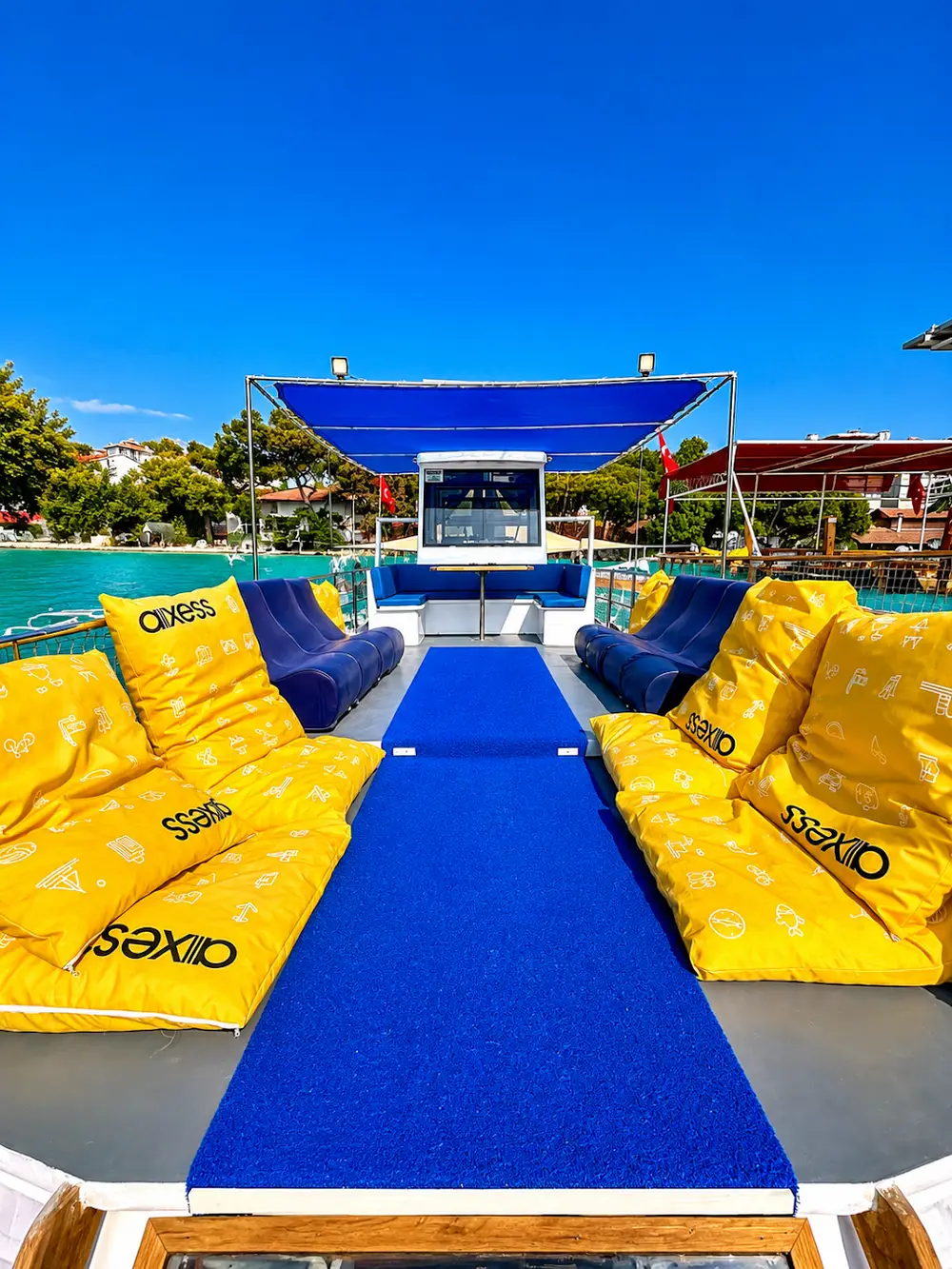 Yakamozz Tur Dikili Boat Trip: Four Bays, Swimming and Lunch image 2