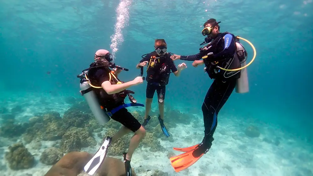 صورة دورة غواص المياه المفتوحة من PADI (3 أيام) مع Love Diving Phuket رقم 1
