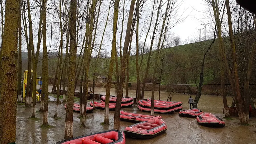 Duzce Melen River Rafting Experience on a 13 km Course image 3