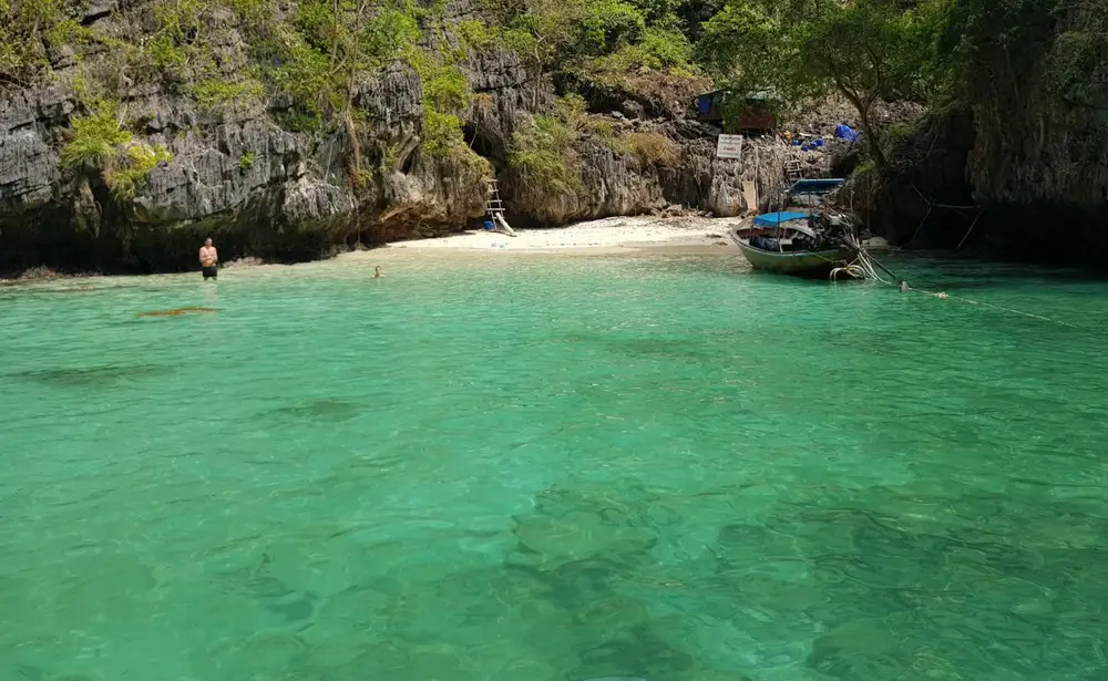 Private Phi Phi Authentic Long Tail Boat Snorkeling Tour image 3