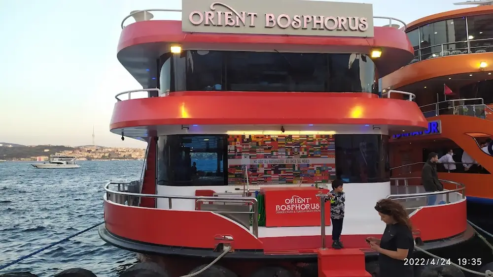 Istanbul Bosporus Dinner Cruise Experience with Turkish Night Show Bild 3