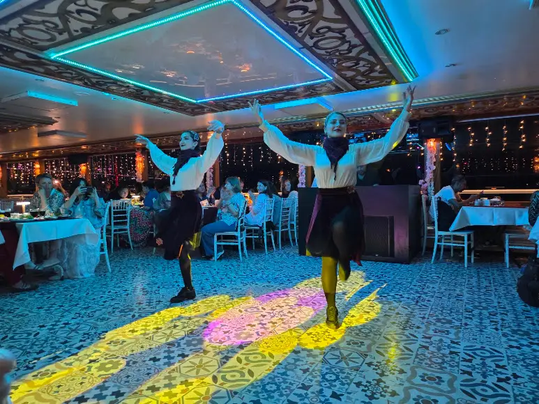 Istanbul Bosphorus Dinner Cruise Experience with Turkish Night Show görseli 1