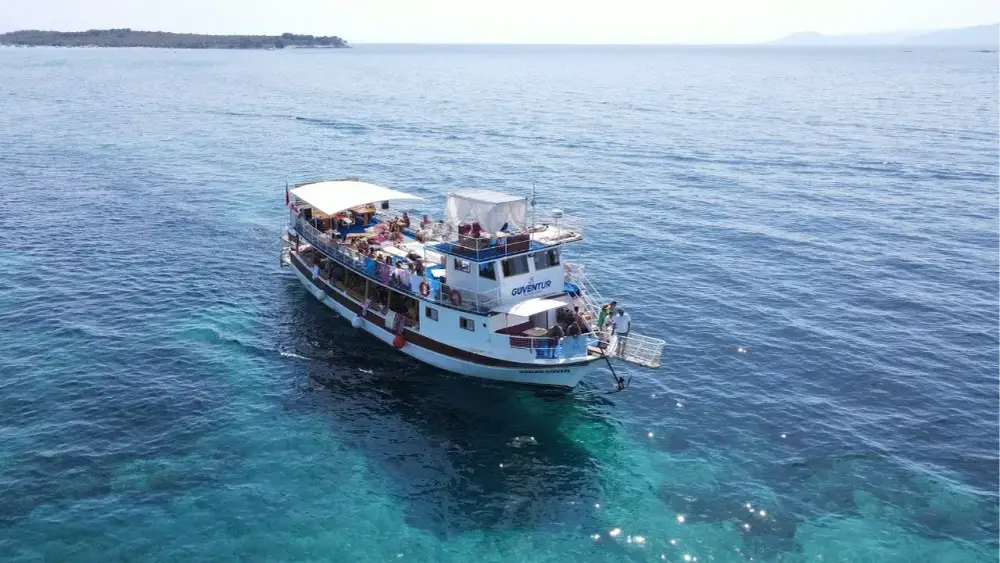 Dikili Four-Bay Full-Day Boat Tour with Lunch by Güven Tur image 2