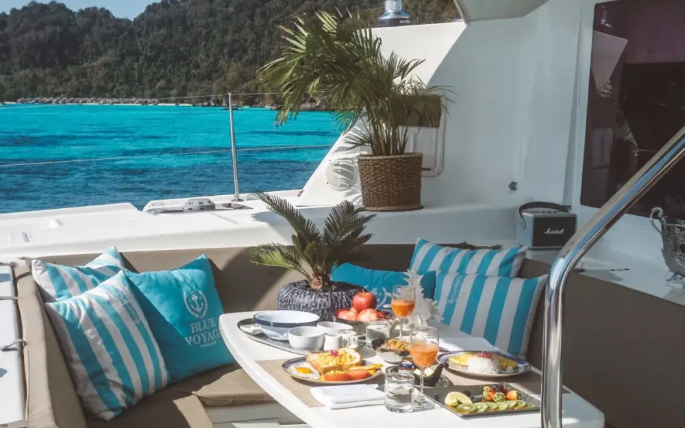 Private Katamaran-Kreuzfahrten, Insel- und Badeausflüge mit Blue Voyage Phuket Bild 3