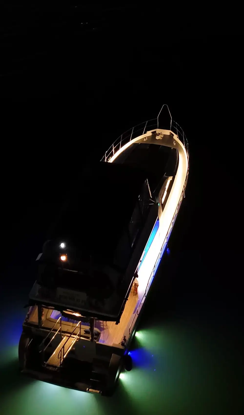 Istanbul Private Bosphorus Yacht Tour on 18m Deniz Yıldızı 2 Sea Star image 3
